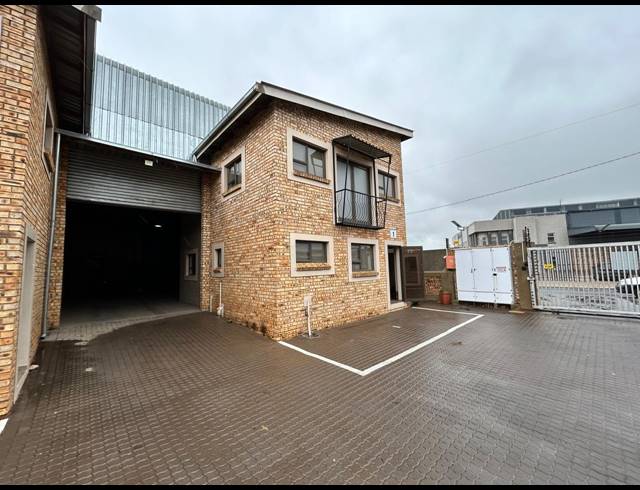 290M² WAREHOUSE FOR SALE IN APEX